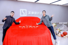 极氪亚运冠军赠车仪式在京举办，迎来首位冠军车主撑竿跳高女王李玲